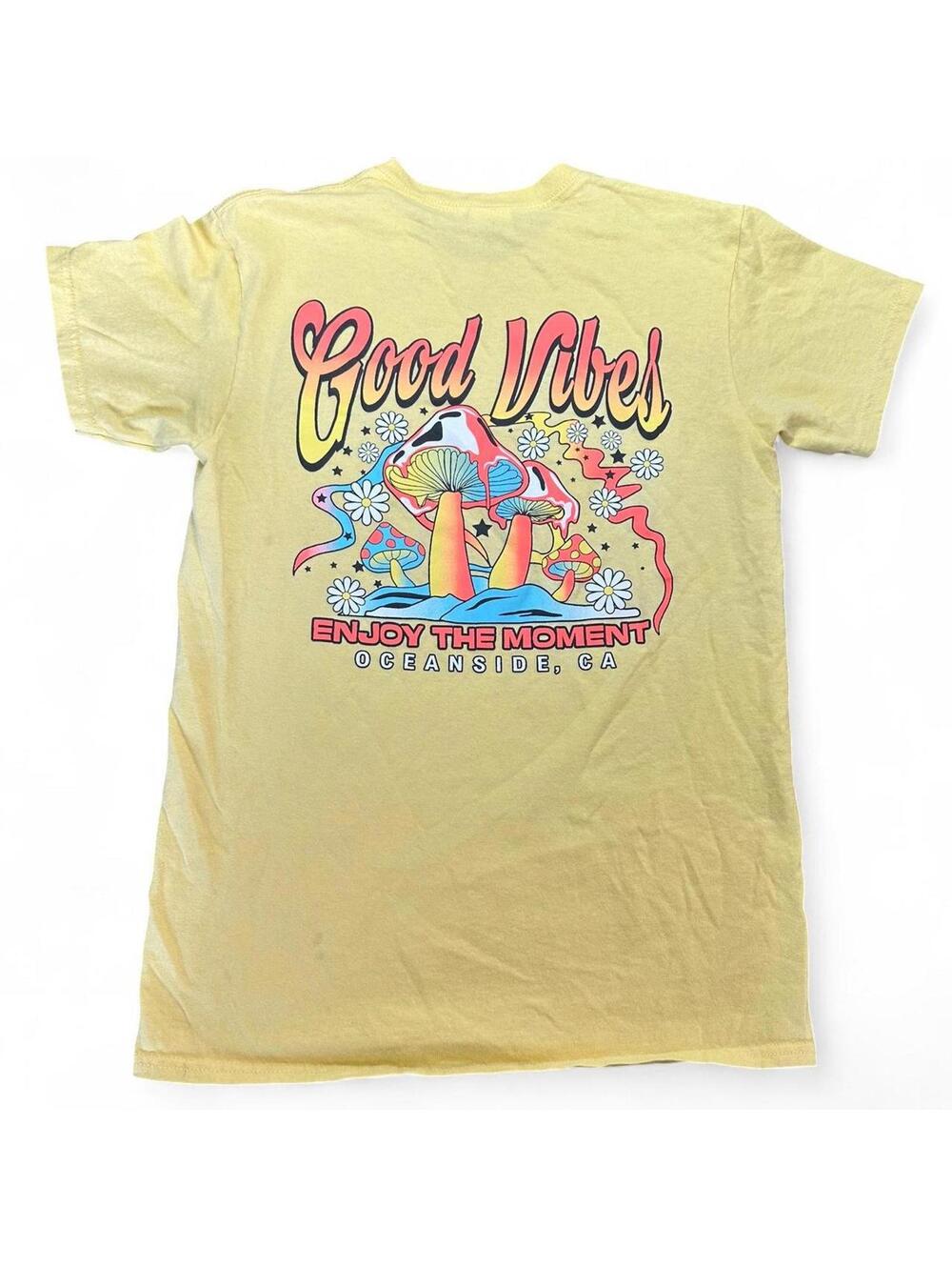 Good Vibes Mushroom Graphic Tee Size Small